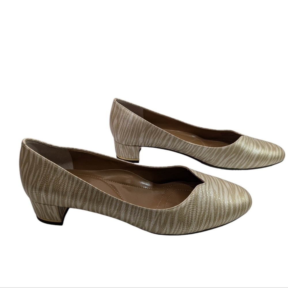 NWOB J Renee Reptile Embossed Metallic Tan Cream Comfort Low Heel Pumps Size 10